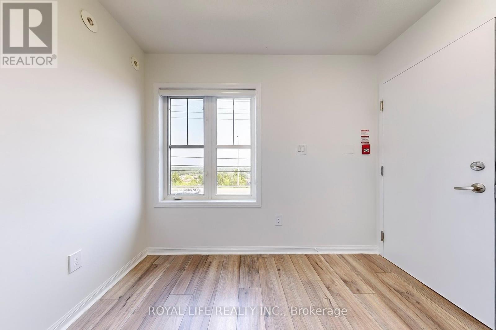 2 - 595 Dundas Street W, Mississauga, Ontario  L5B 0B3 - Photo 20 - W12442105