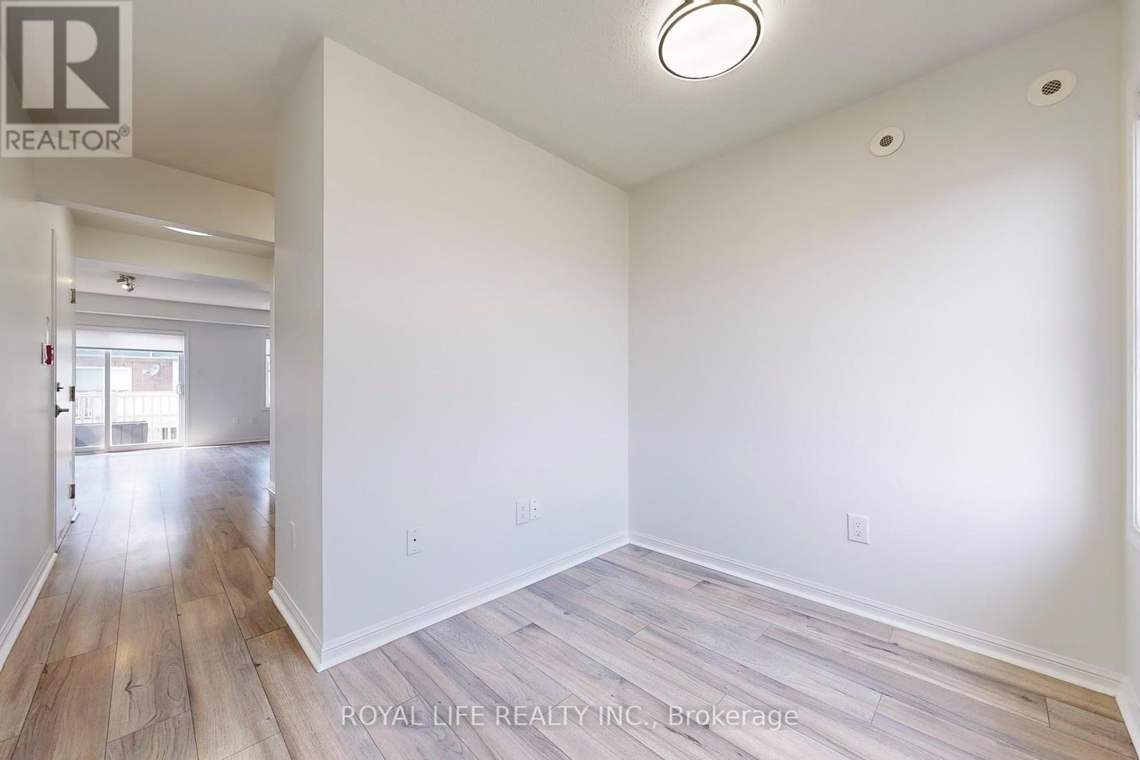 2 - 595 Dundas Street W, Mississauga, Ontario  L5B 0B3 - Photo 21 - W12442105