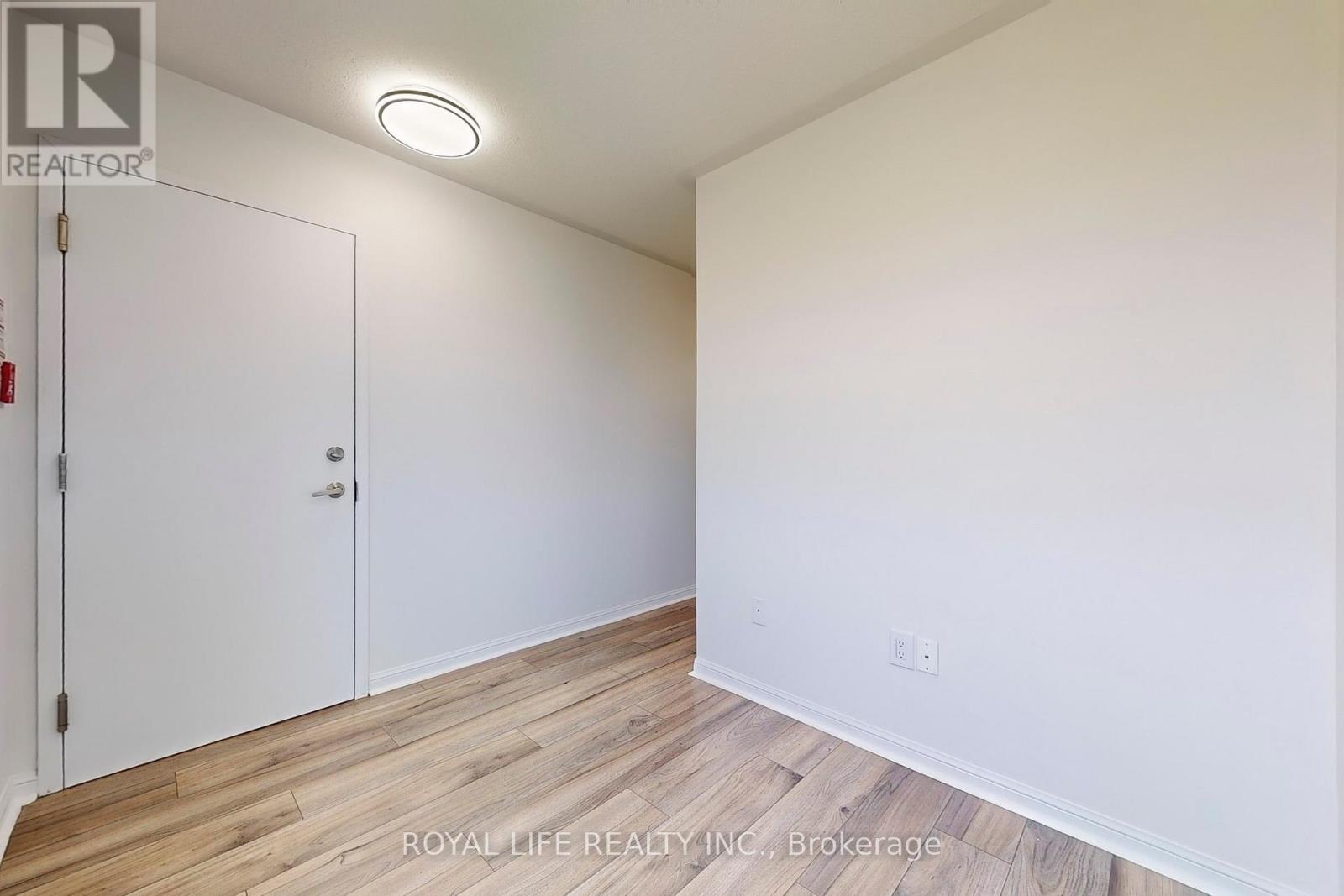 2 - 595 Dundas Street W, Mississauga, Ontario  L5B 0B3 - Photo 22 - W12442105