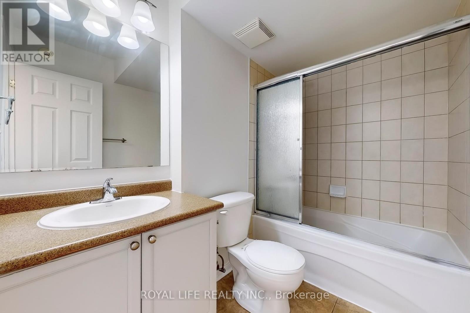 2 - 595 Dundas Street W, Mississauga, Ontario  L5B 0B3 - Photo 23 - W12442105