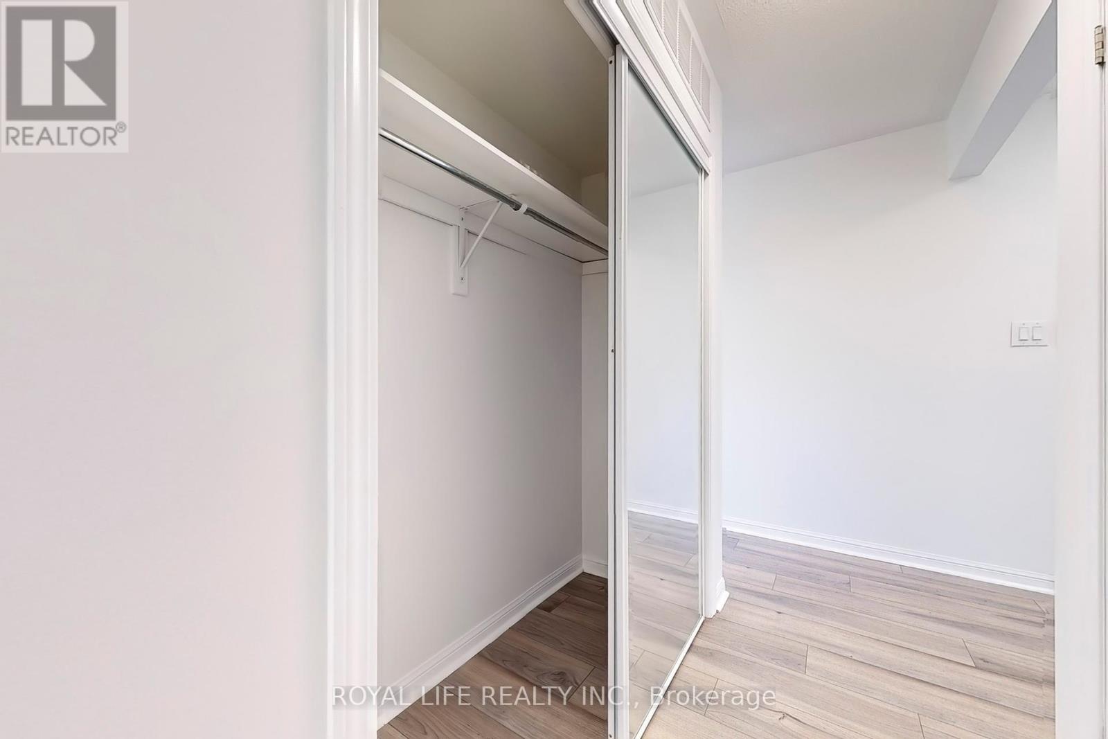 2 - 595 Dundas Street W, Mississauga, Ontario  L5B 0B3 - Photo 24 - W12442105