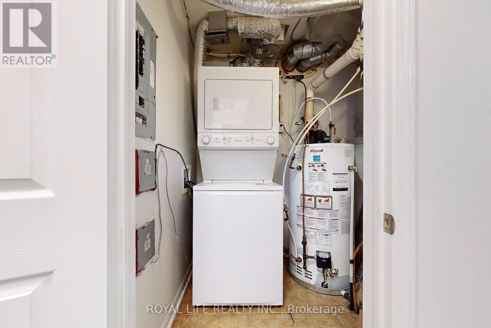 2 - 595 Dundas Street W, Mississauga, Ontario  L5B 0B3 - Photo 25 - W12442105