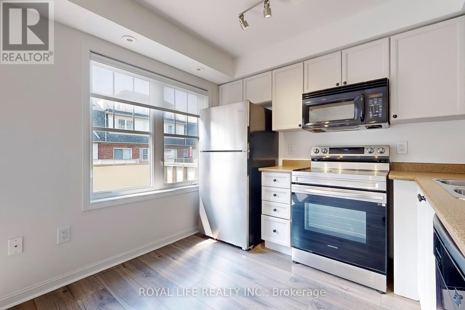2 - 595 Dundas Street W, Mississauga, Ontario  L5B 0B3 - Photo 6 - W12442105
