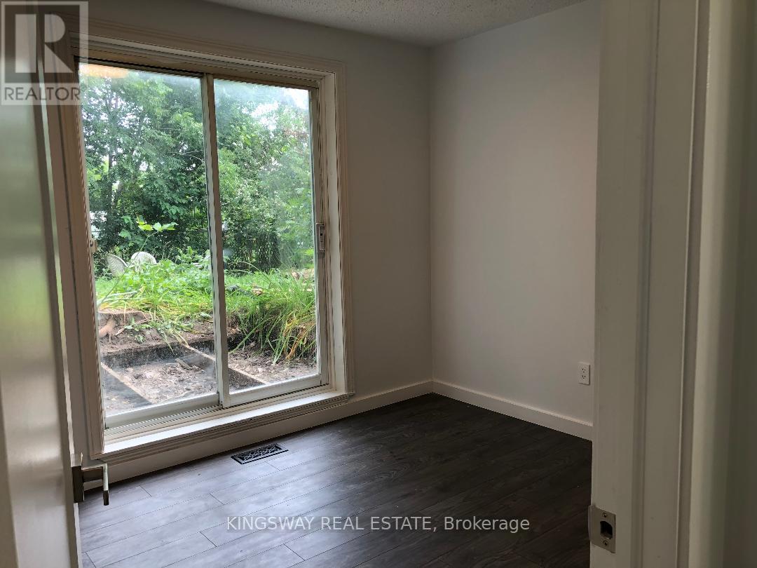 1489 Sandgate Crescent, Mississauga, Ontario  L5J 2E3 - Photo 11 - W12442114