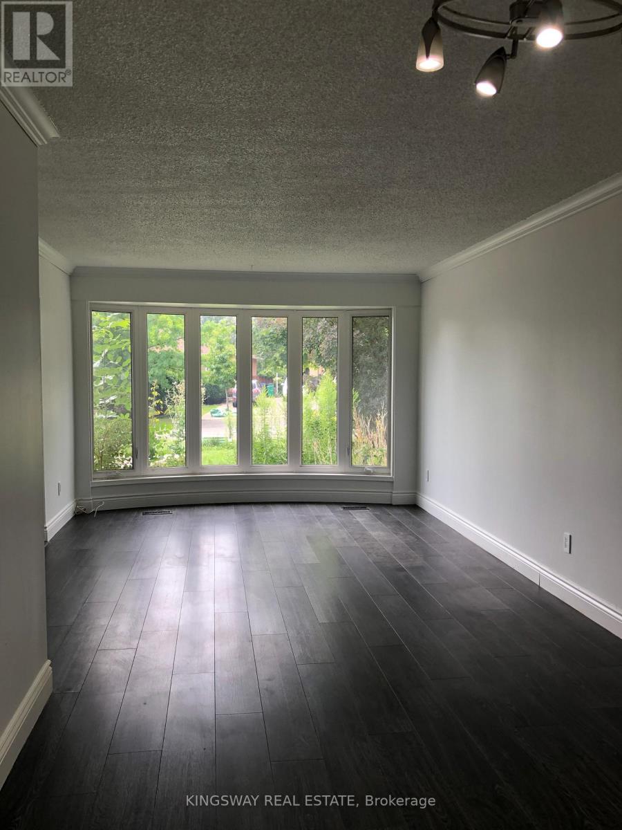 1489 Sandgate Crescent, Mississauga, Ontario  L5J 2E3 - Photo 2 - W12442114