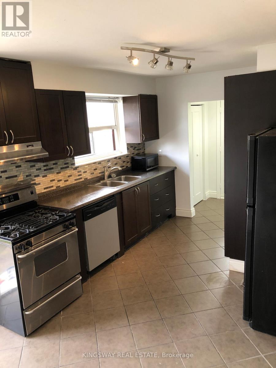 1489 Sandgate Crescent, Mississauga, Ontario  L5J 2E3 - Photo 5 - W12442114