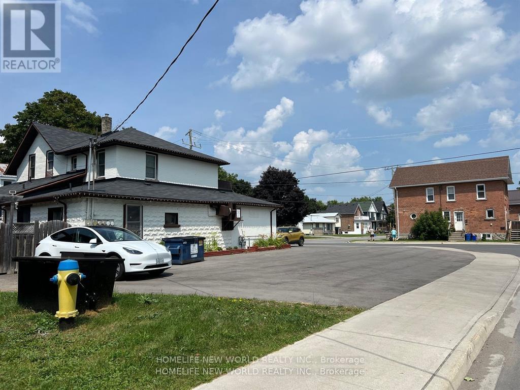 65 Albert Street S, Kawartha Lakes (Lindsay), Ontario  K9V 3H2 - Photo 4 - X12442047