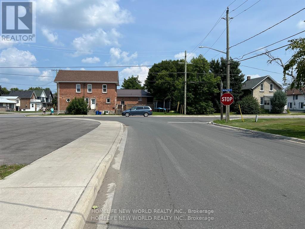 65 Albert Street S, Kawartha Lakes (Lindsay), Ontario  K9V 3H2 - Photo 8 - X12442047