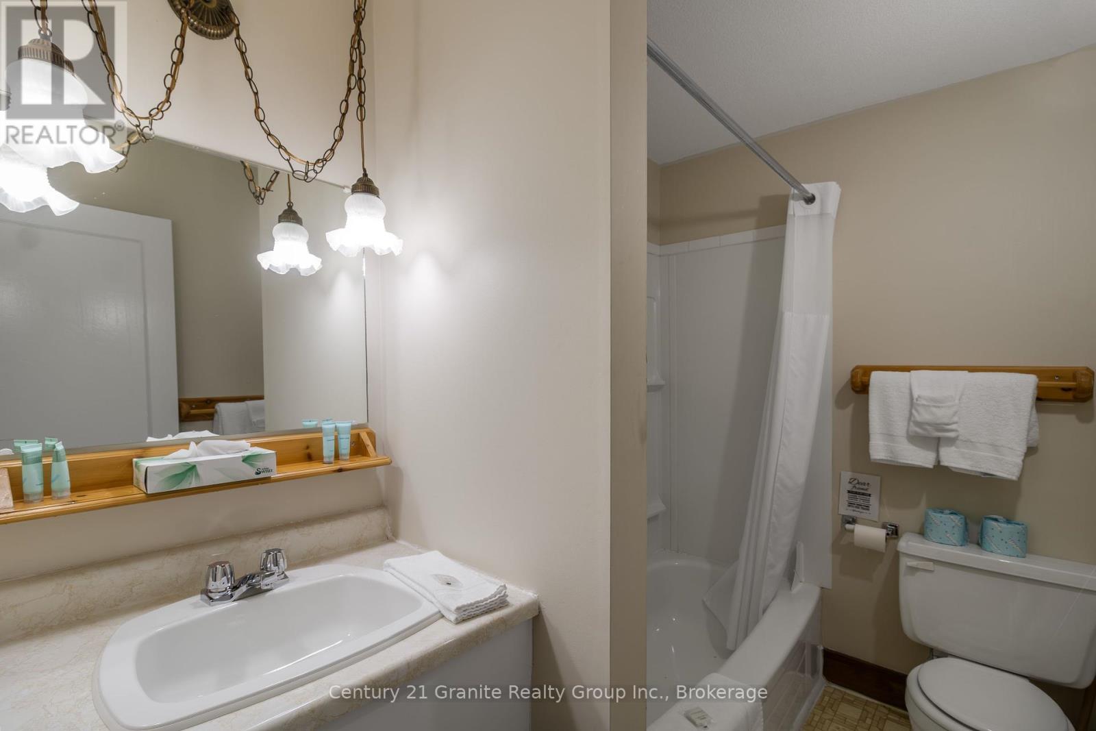 1075 Red Umbrella Road, Minden Hills, Ontario  K0M 2K0 - Photo 13 - X12442136