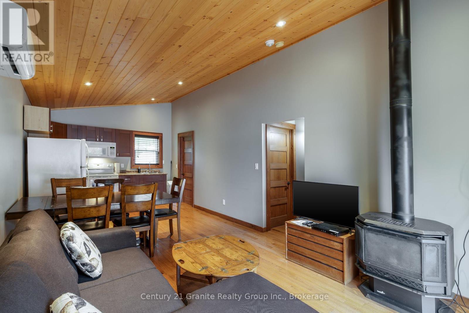 1075 Red Umbrella Road, Minden Hills, Ontario  K0M 2K0 - Photo 30 - X12442136
