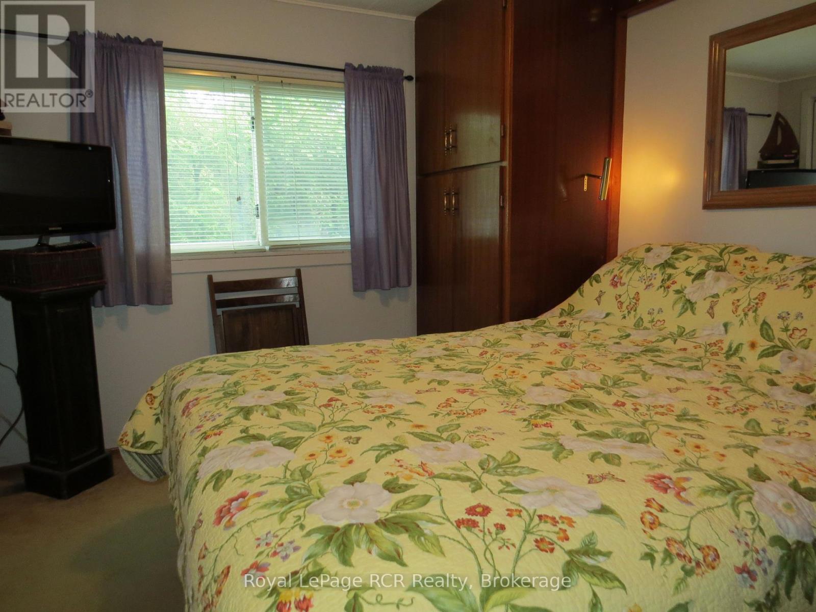 9 Lakeshore Boulevard S, South Bruce Peninsula, Ontario  N0H 2G0 - Photo 13 - X12442153