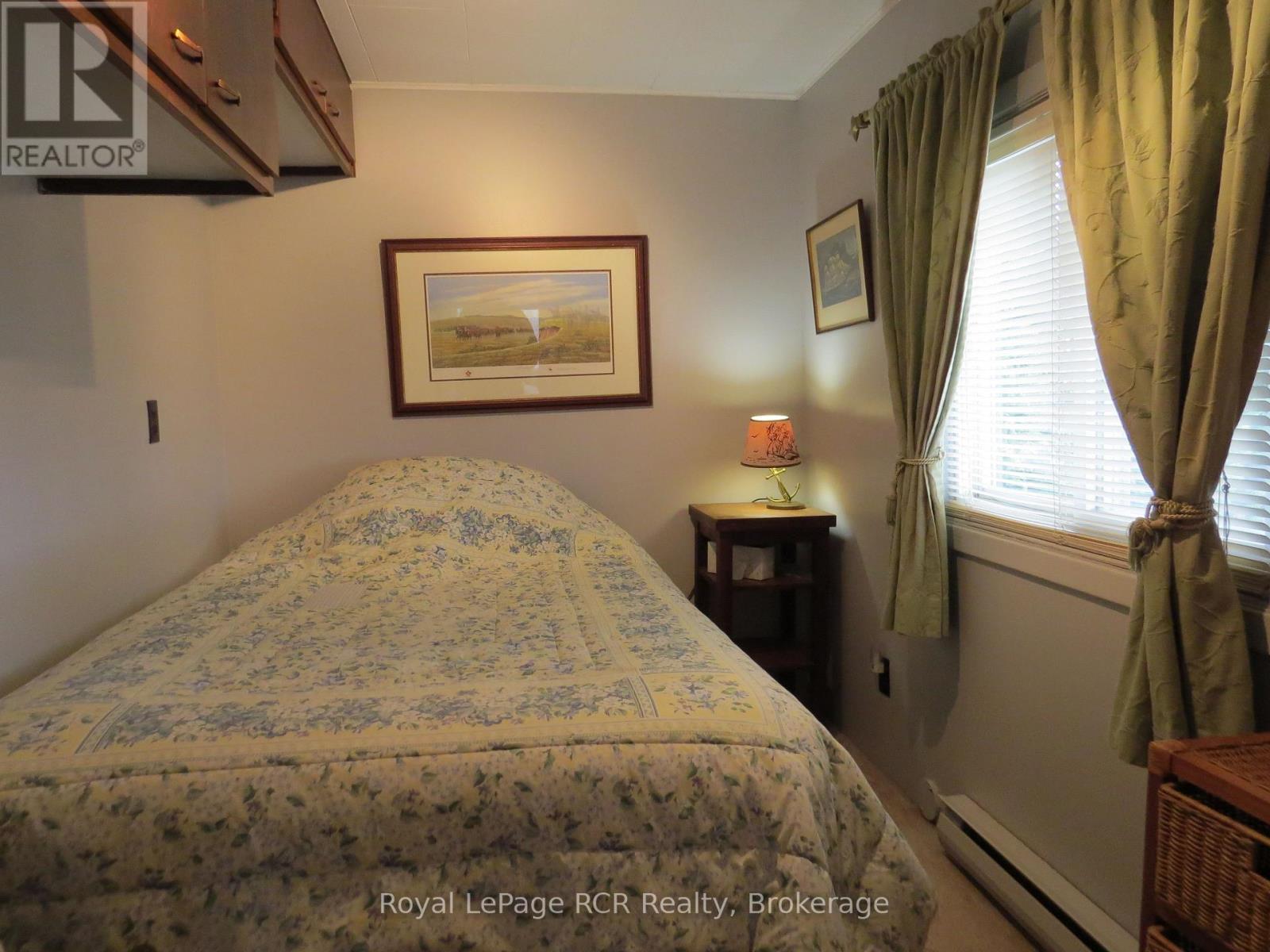 9 Lakeshore Boulevard S, South Bruce Peninsula, Ontario  N0H 2G0 - Photo 17 - X12442153