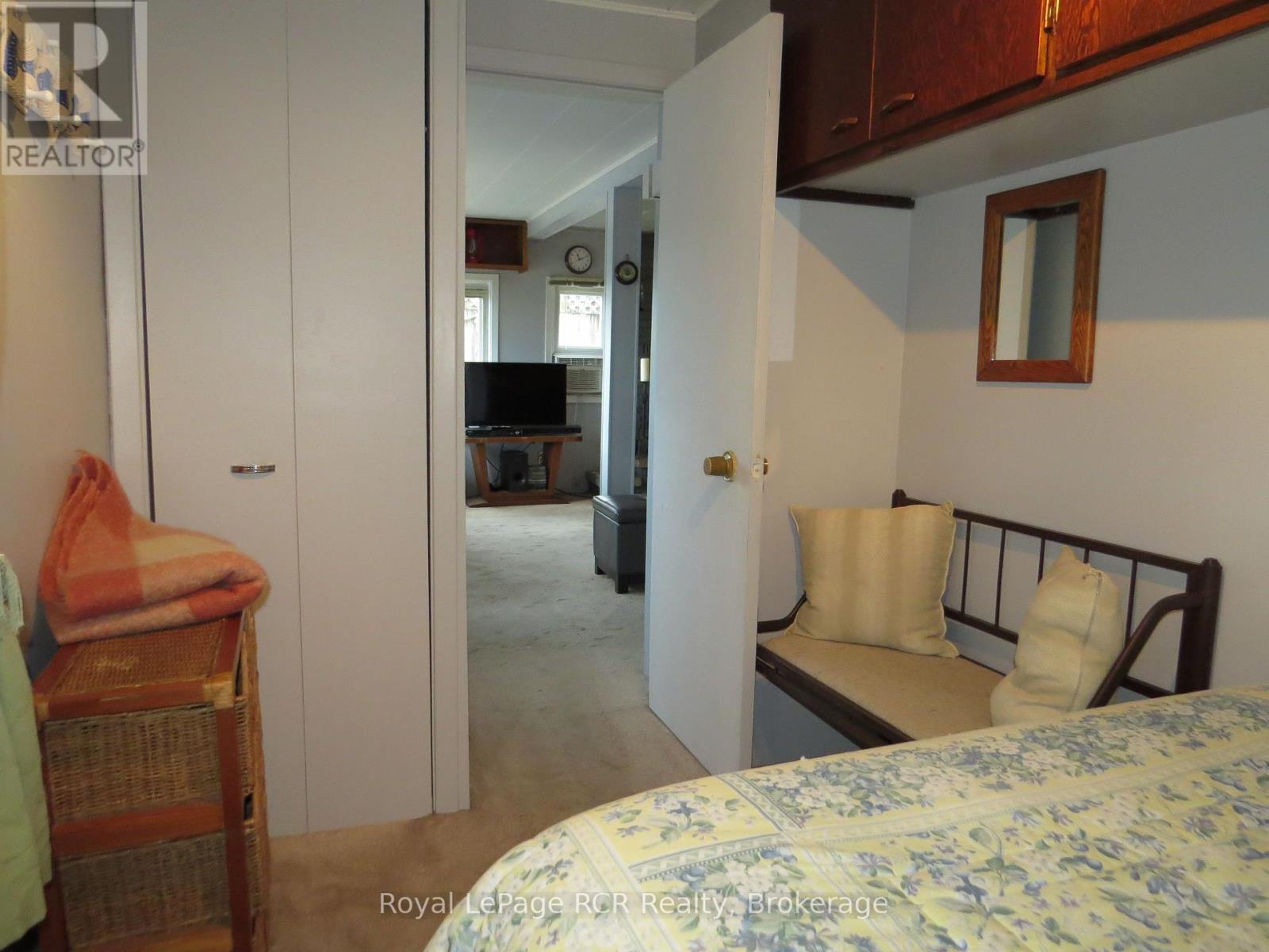 9 Lakeshore Boulevard S, South Bruce Peninsula, Ontario  N0H 2G0 - Photo 18 - X12442153