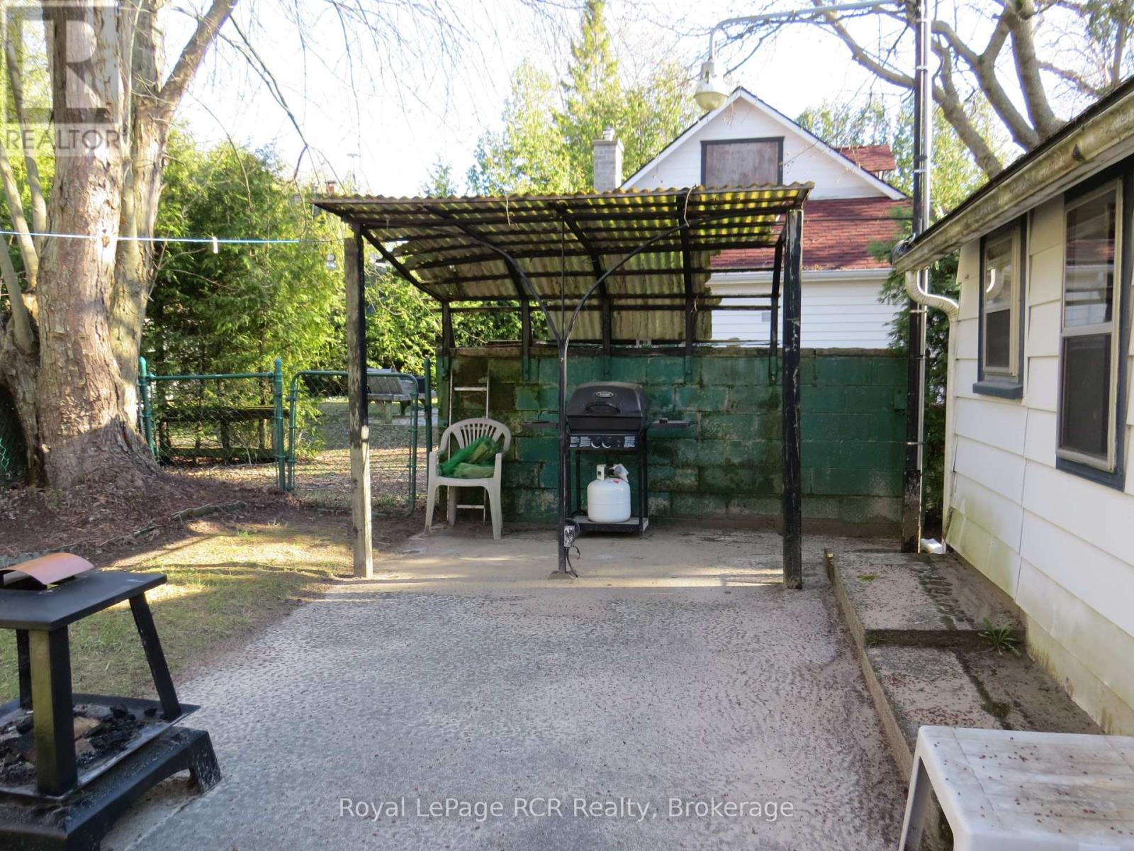 9 Lakeshore Boulevard S, South Bruce Peninsula, Ontario  N0H 2G0 - Photo 25 - X12442153