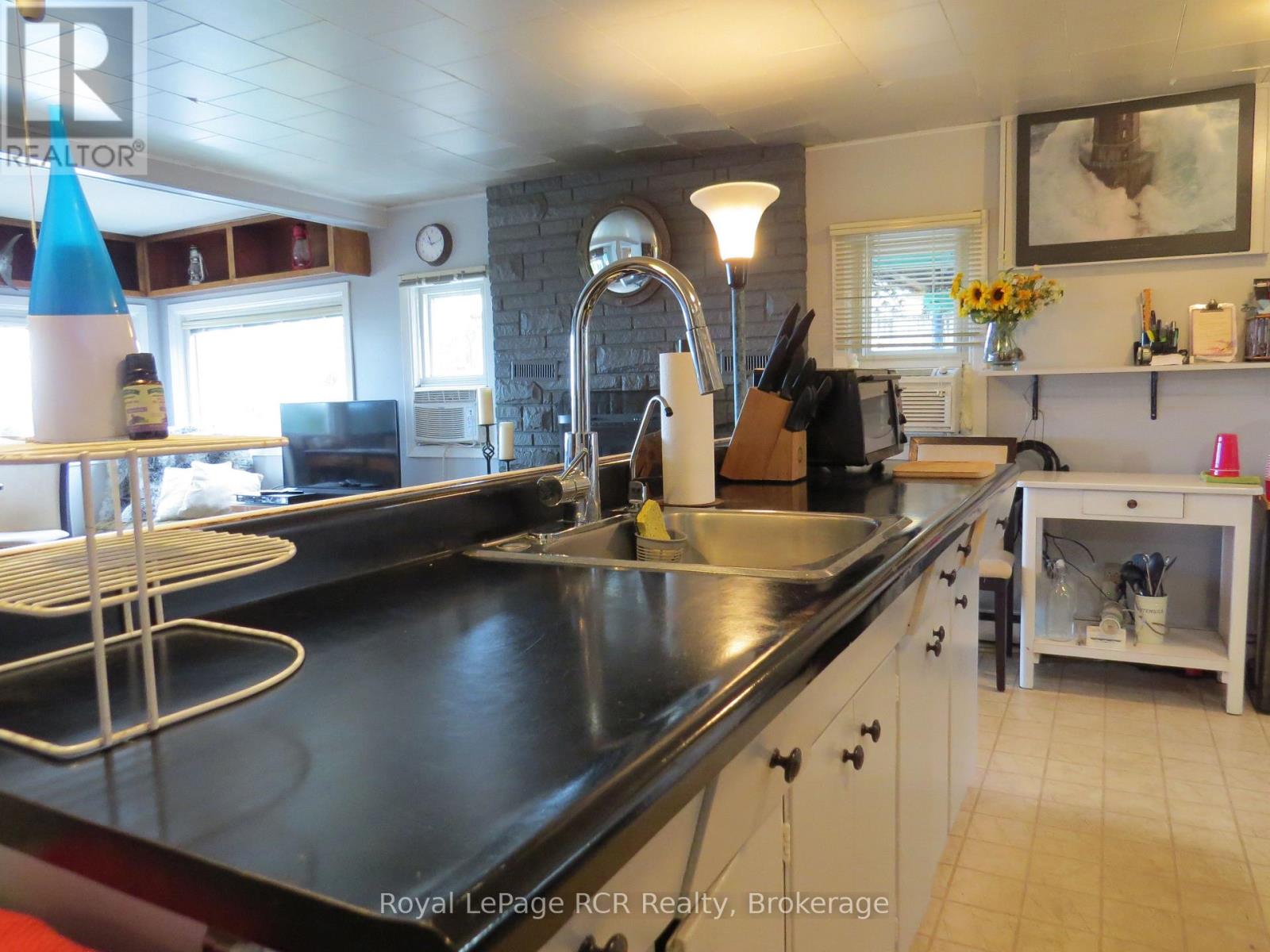 9 Lakeshore Boulevard S, South Bruce Peninsula, Ontario  N0H 2G0 - Photo 6 - X12442153