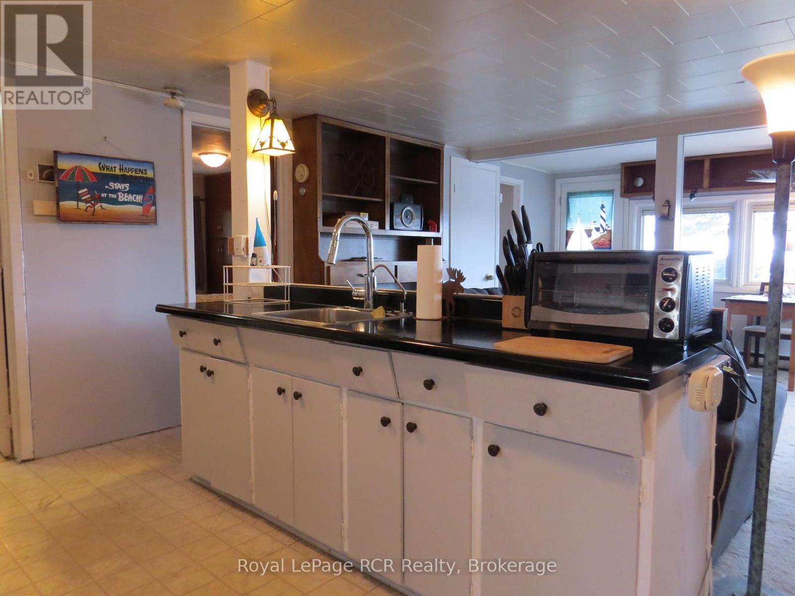 9 Lakeshore Boulevard S, South Bruce Peninsula, Ontario  N0H 2G0 - Photo 9 - X12442153