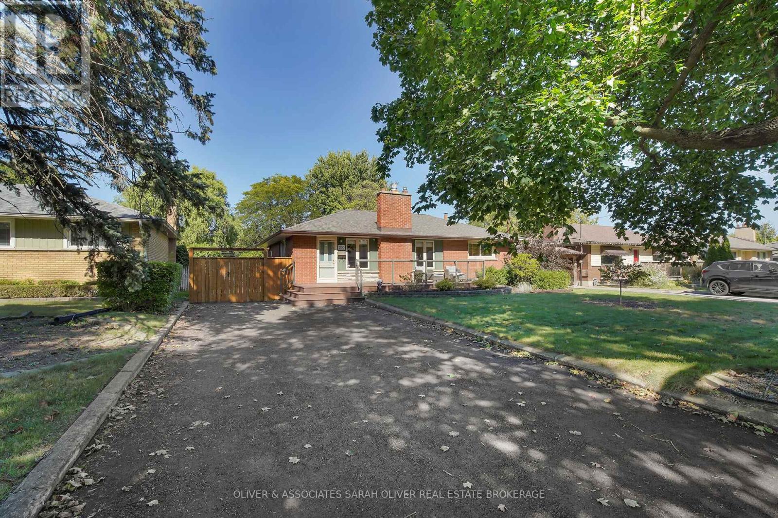 200 Gladman Avenue, London South (South D), Ontario  N6J 1X5 - Photo 1 - X12442148