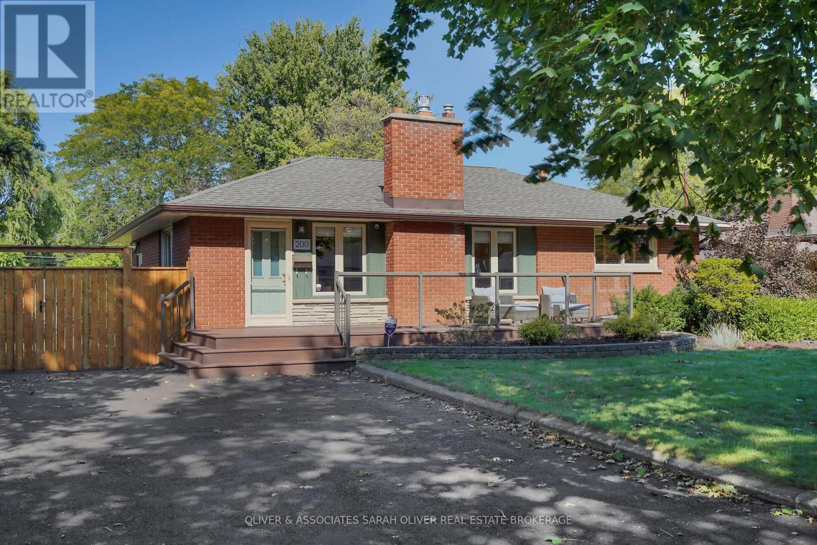 200 Gladman Avenue, London South (South D), Ontario  N6J 1X5 - Photo 2 - X12442148