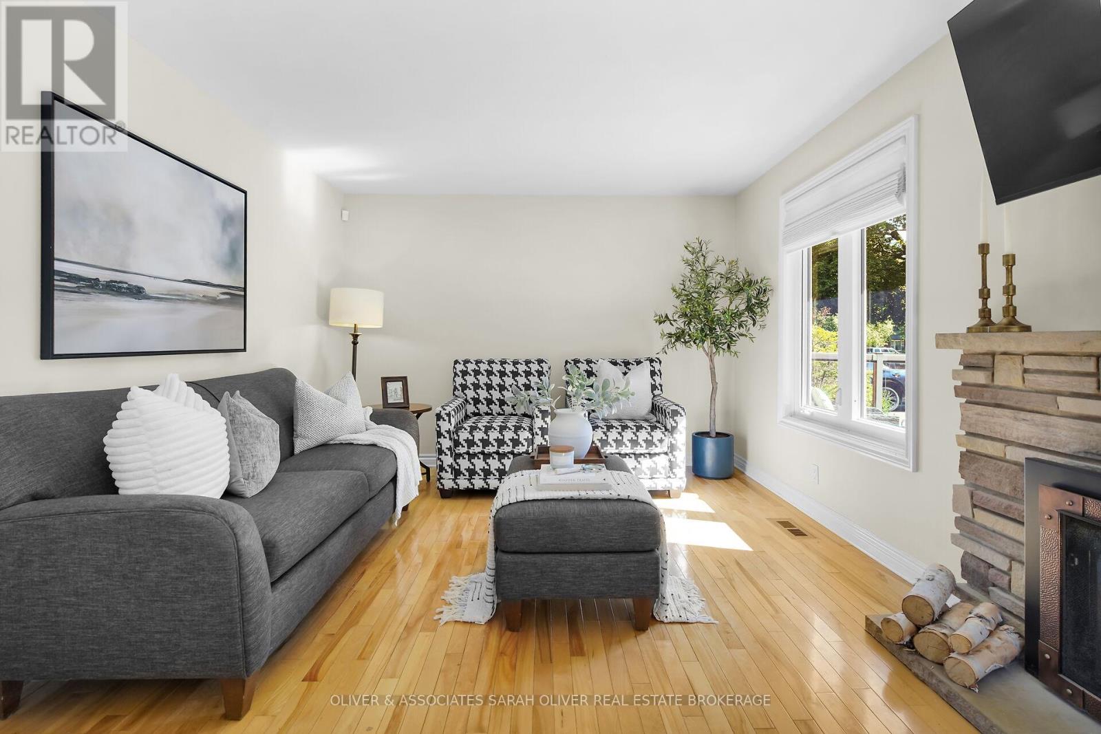200 Gladman Avenue, London South (South D), Ontario  N6J 1X5 - Photo 6 - X12442148