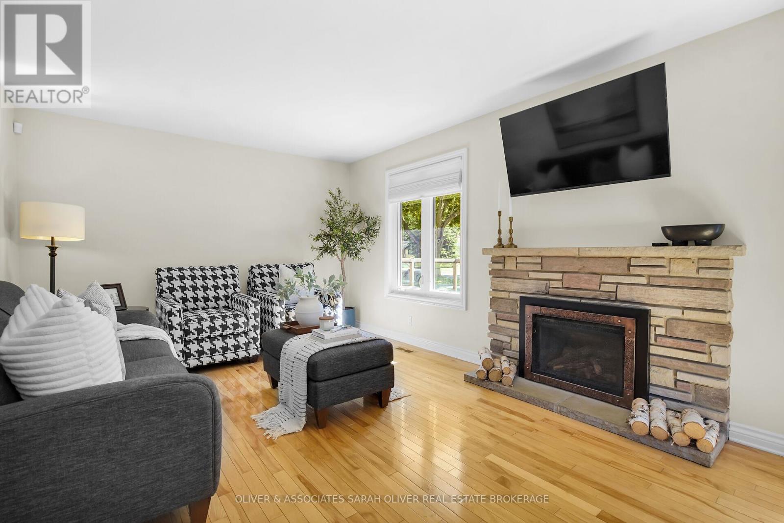 200 Gladman Avenue, London South (South D), Ontario  N6J 1X5 - Photo 7 - X12442148