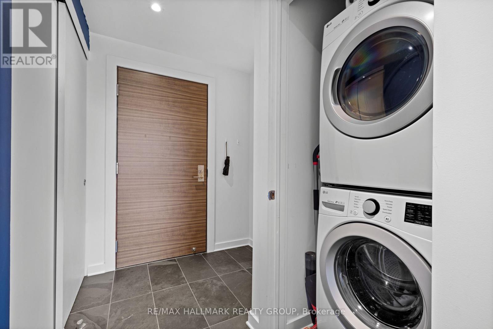 607 - 135 Barrette Street, Ottawa, Ontario  K1L 7Z9 - Photo 4 - X12442152