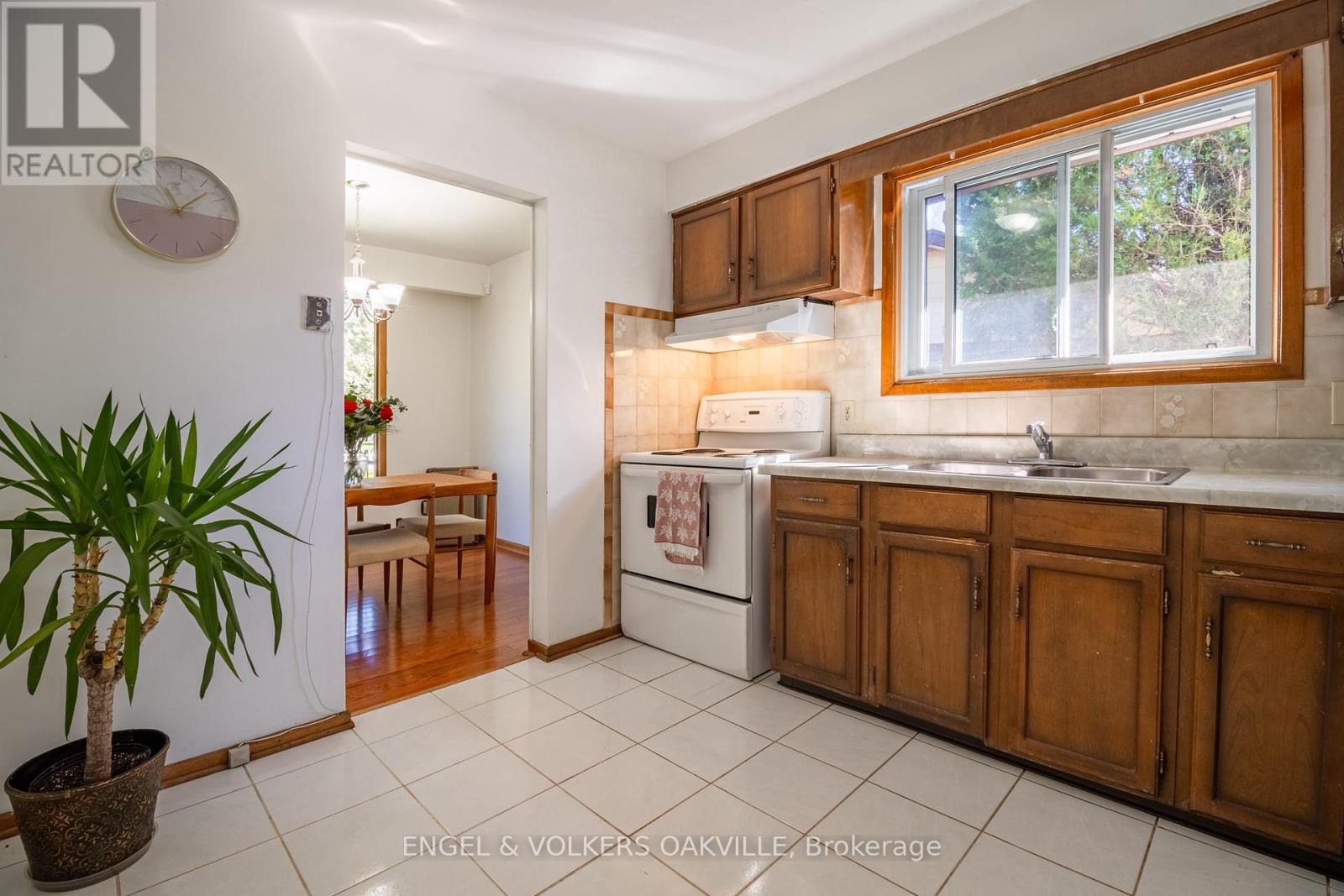 22 Sandy Cove Circle, St. Catharines (Lakeshore), Ontario  L2N 5Z4 - Photo 14 - X12442134