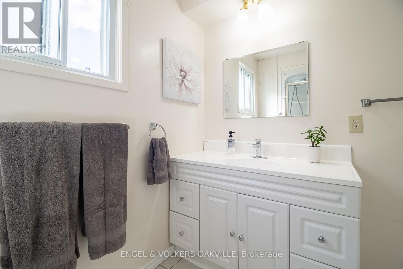 22 Sandy Cove Circle, St. Catharines (Lakeshore), Ontario  L2N 5Z4 - Photo 19 - X12442134