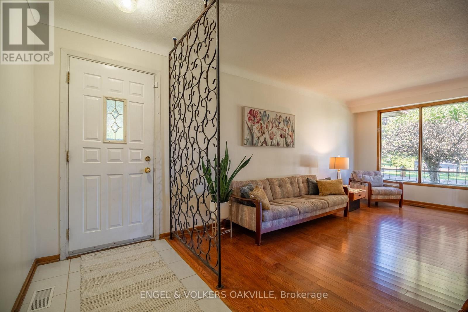 22 Sandy Cove Circle, St. Catharines (Lakeshore), Ontario  L2N 5Z4 - Photo 6 - X12442134