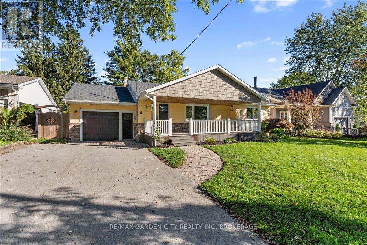 41 Emmett Street, Pelham (Fonthill), Ontario  L0S 1E0 - Photo 1 - X12442142