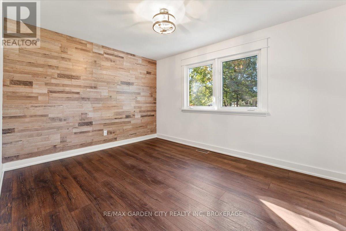 41 Emmett Street, Pelham (Fonthill), Ontario  L0S 1E0 - Photo 15 - X12442142