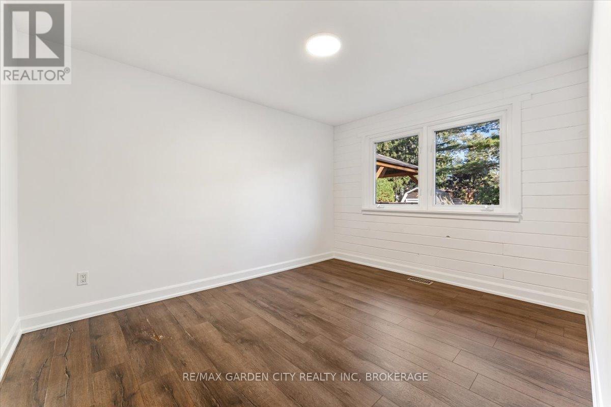 41 Emmett Street, Pelham (Fonthill), Ontario  L0S 1E0 - Photo 17 - X12442142