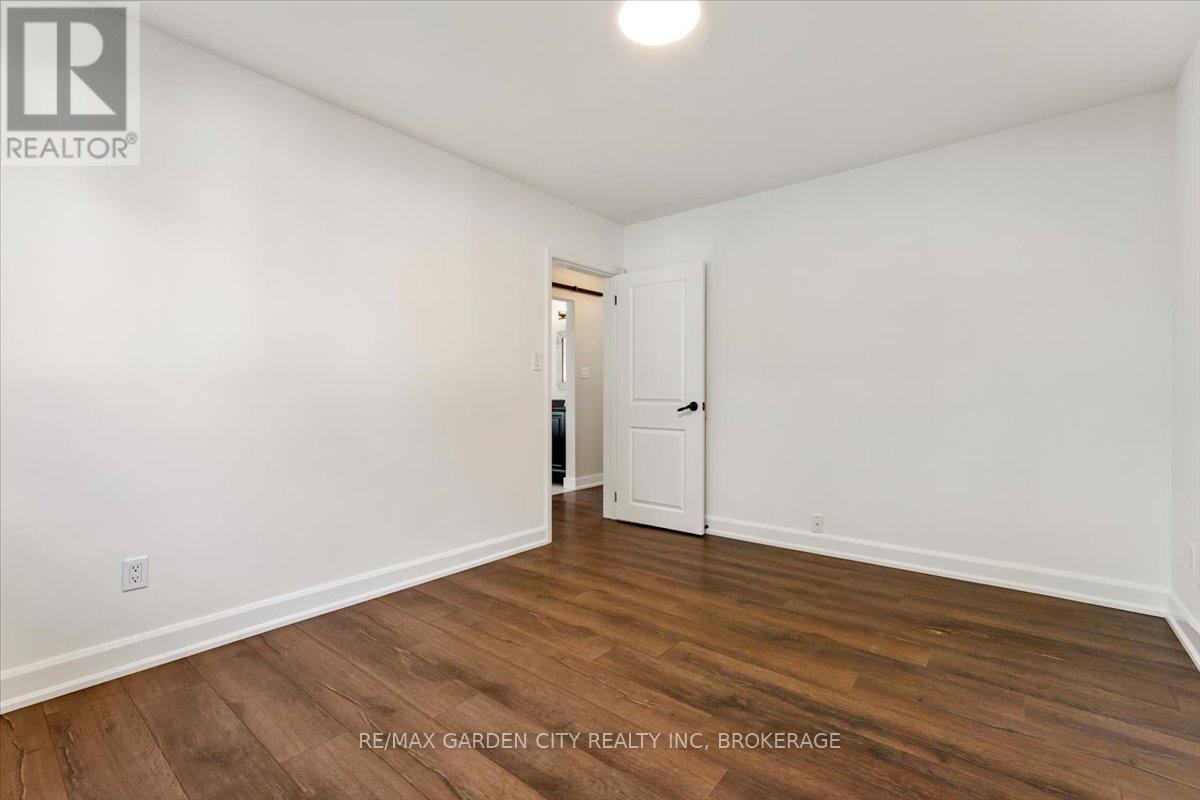 41 Emmett Street, Pelham (Fonthill), Ontario  L0S 1E0 - Photo 18 - X12442142