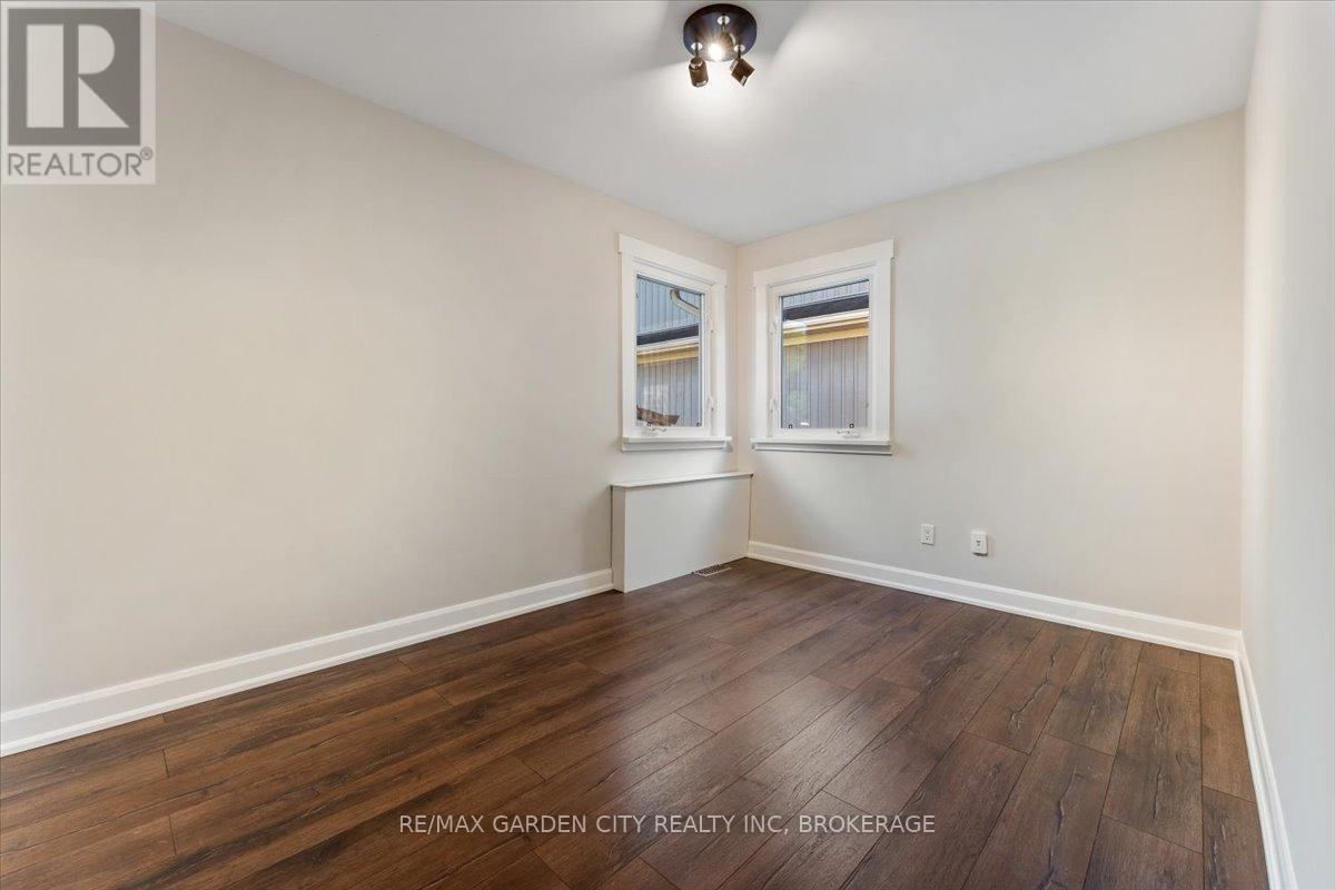 41 Emmett Street, Pelham (Fonthill), Ontario  L0S 1E0 - Photo 19 - X12442142