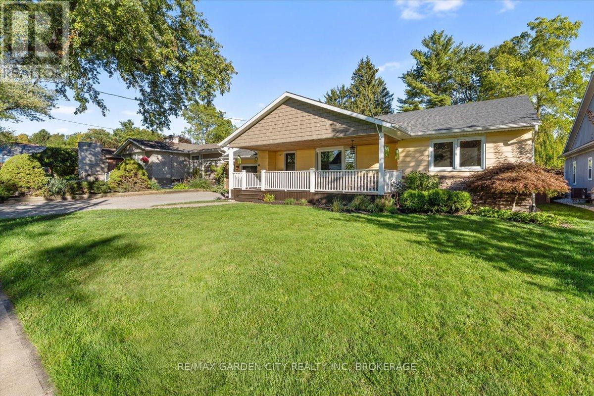 41 Emmett Street, Pelham (Fonthill), Ontario  L0S 1E0 - Photo 2 - X12442142