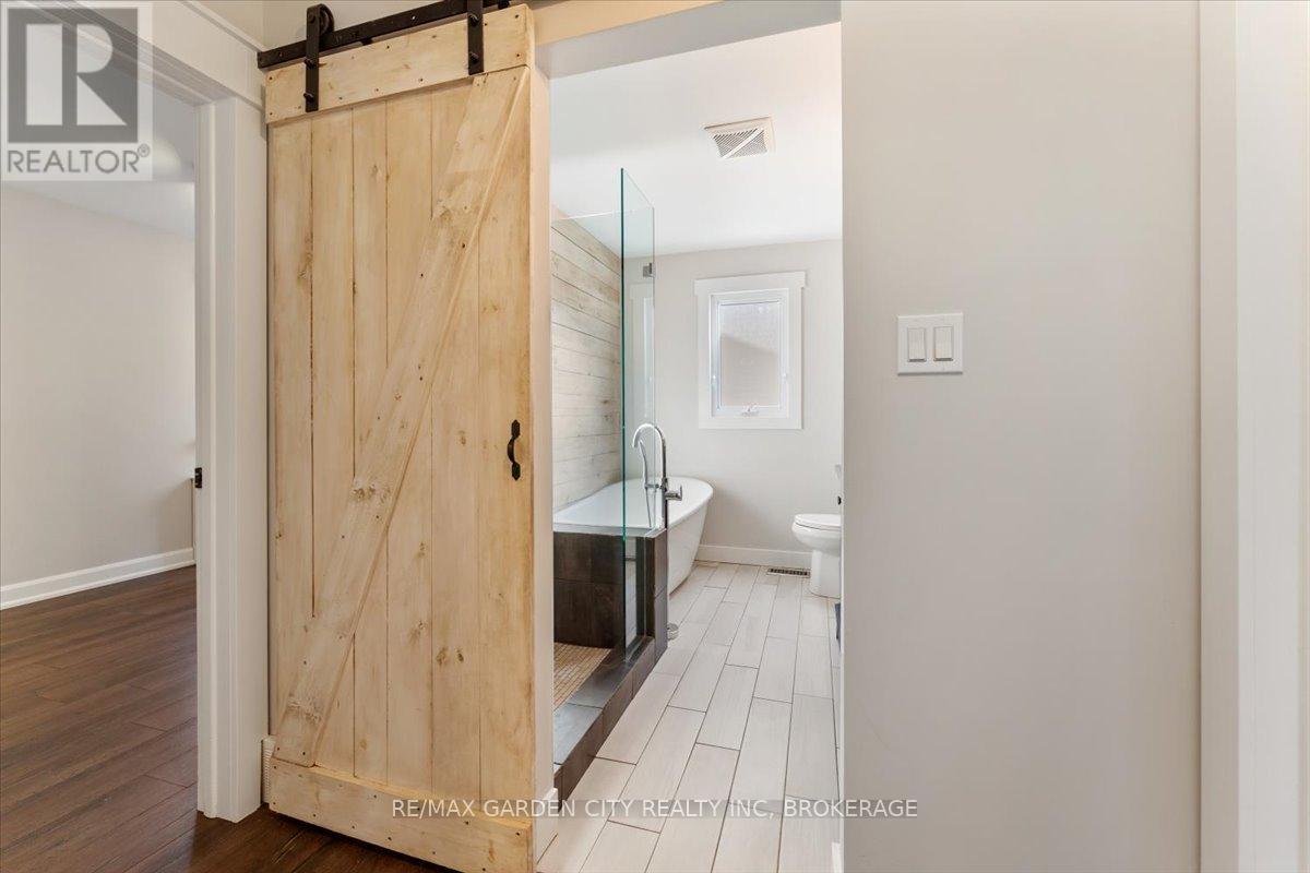 41 Emmett Street, Pelham (Fonthill), Ontario  L0S 1E0 - Photo 21 - X12442142