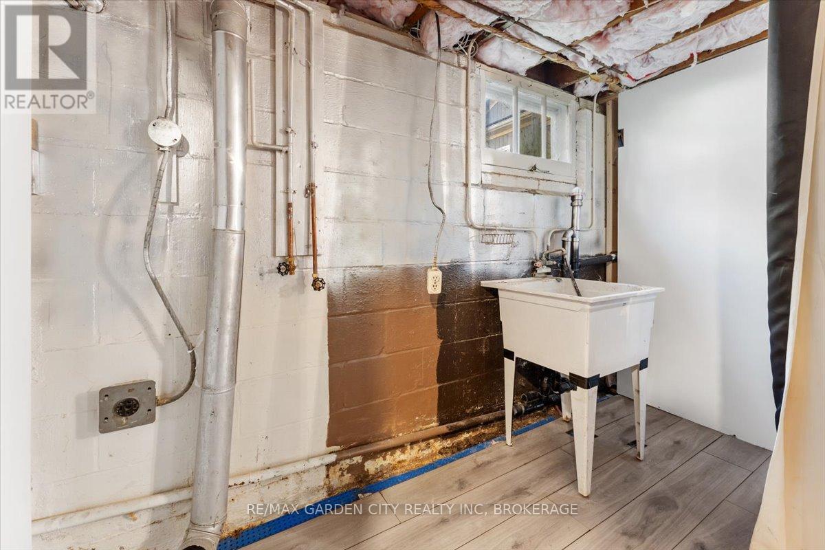 41 Emmett Street, Pelham (Fonthill), Ontario  L0S 1E0 - Photo 28 - X12442142