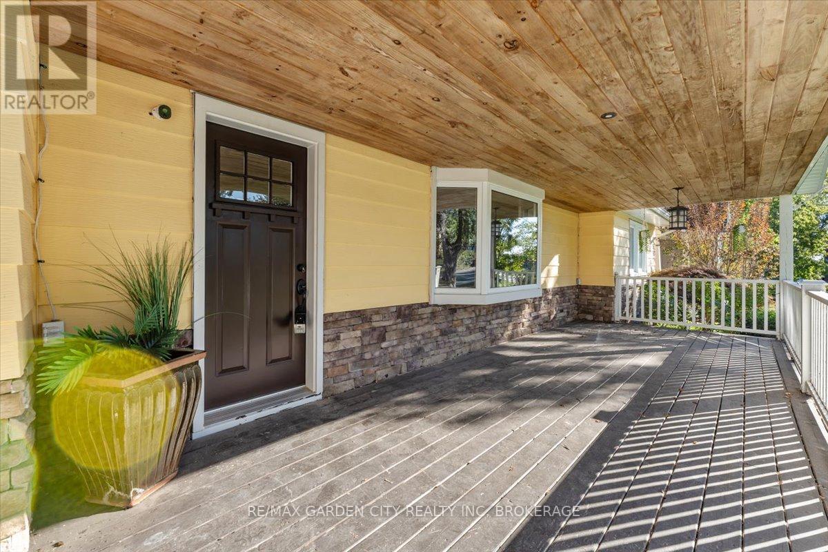 41 Emmett Street, Pelham (Fonthill), Ontario  L0S 1E0 - Photo 3 - X12442142