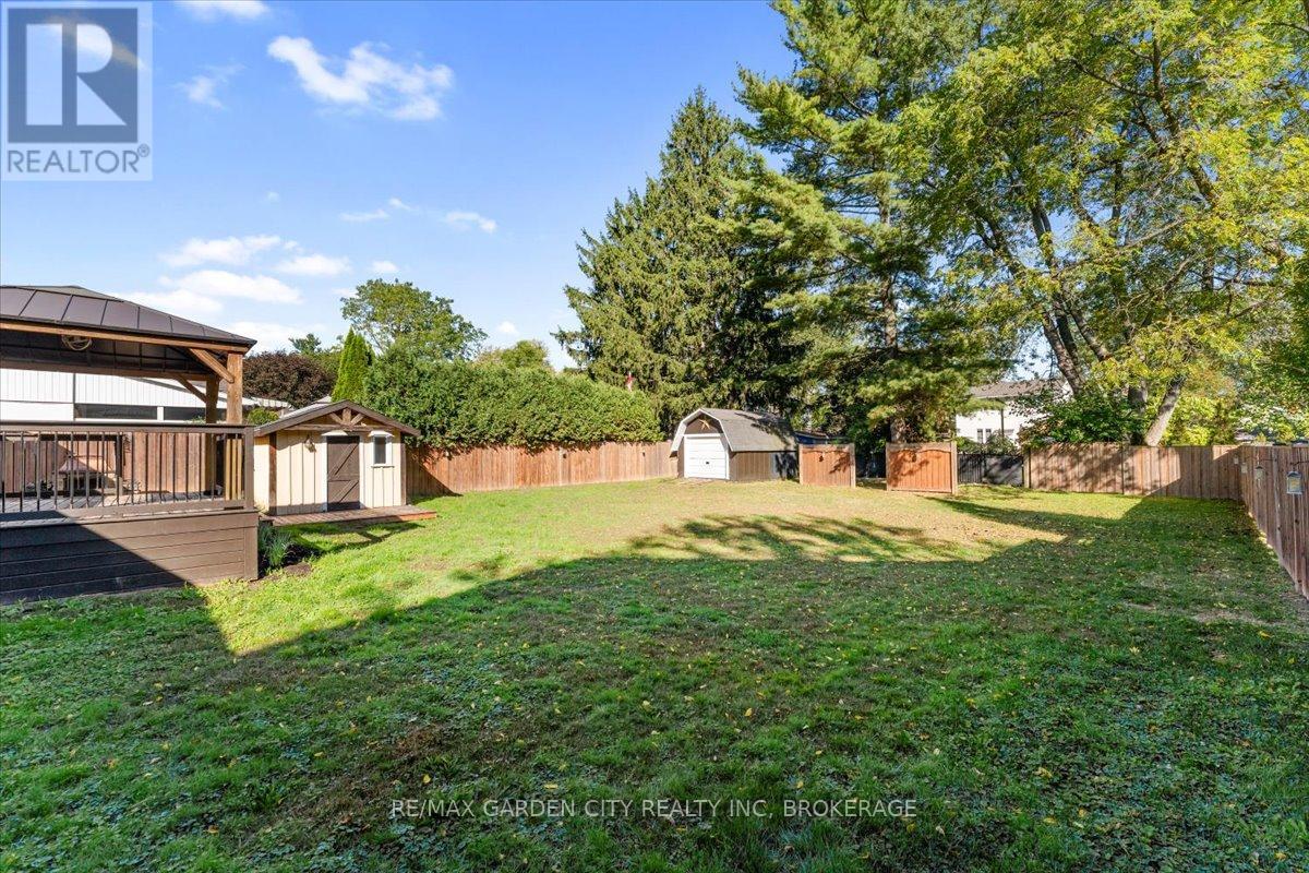 41 Emmett Street, Pelham (Fonthill), Ontario  L0S 1E0 - Photo 40 - X12442142
