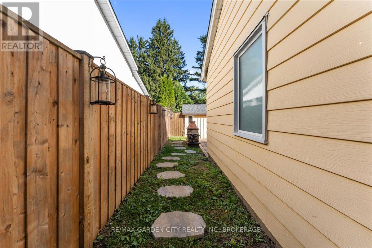 41 Emmett Street, Pelham (Fonthill), Ontario  L0S 1E0 - Photo 42 - X12442142