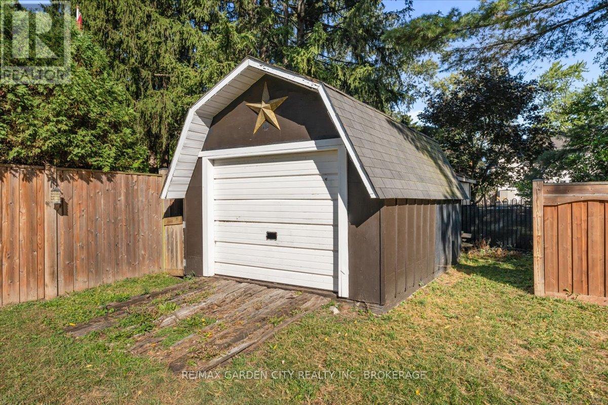 41 Emmett Street, Pelham (Fonthill), Ontario  L0S 1E0 - Photo 44 - X12442142