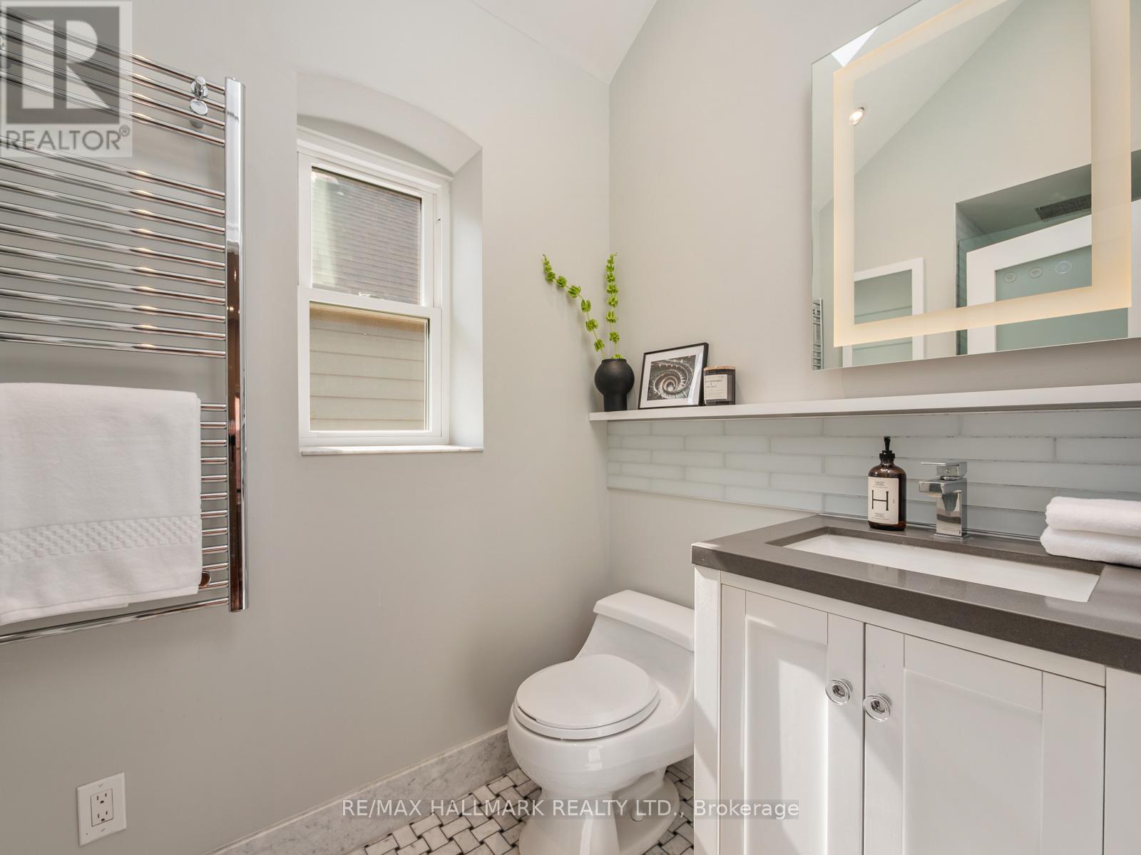 839 Carlaw Avenue, Toronto, Ontario  M4K 3L1 - Photo 21 - E12435237