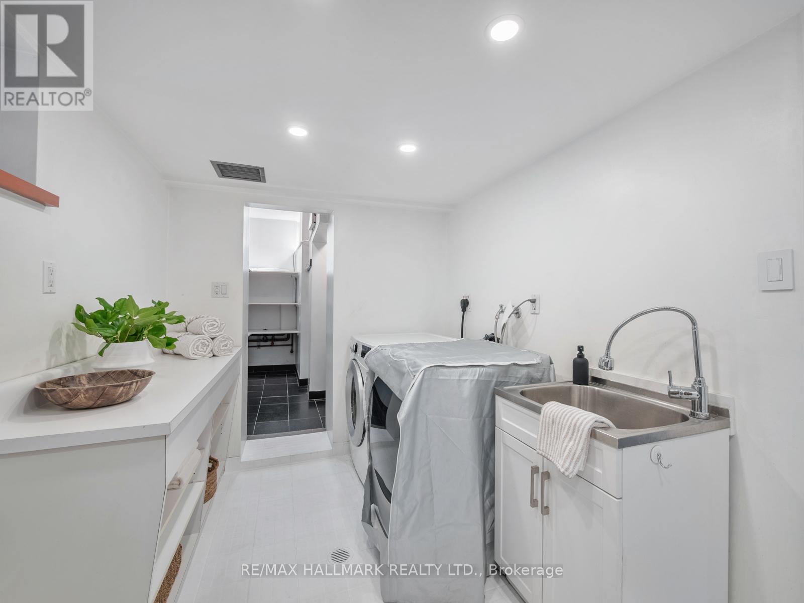 839 Carlaw Avenue, Toronto, Ontario  M4K 3L1 - Photo 31 - E12435237