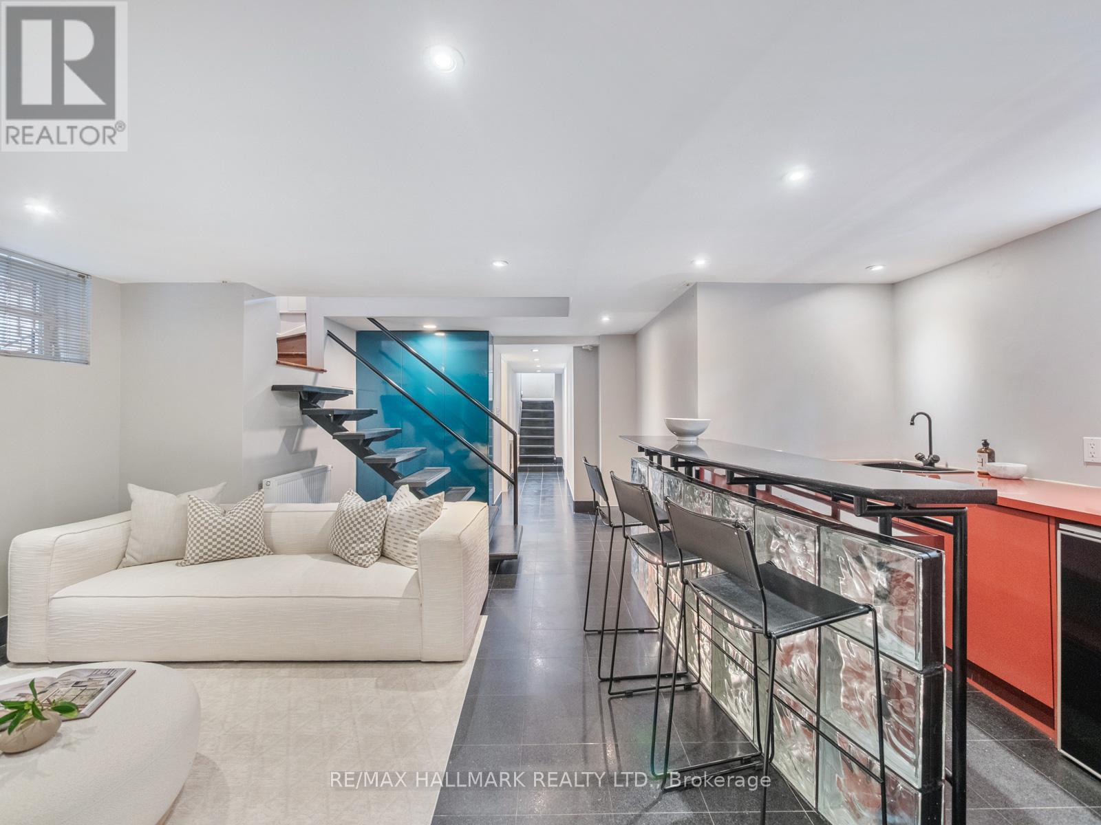 839 Carlaw Avenue, Toronto, Ontario  M4K 3L1 - Photo 25 - E12435237