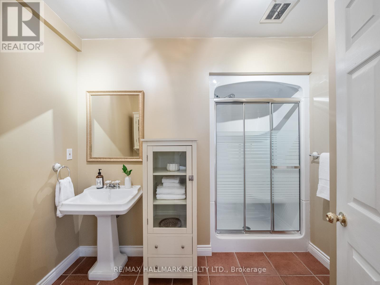 839 Carlaw Avenue, Toronto, Ontario  M4K 3L1 - Photo 41 - E12435237