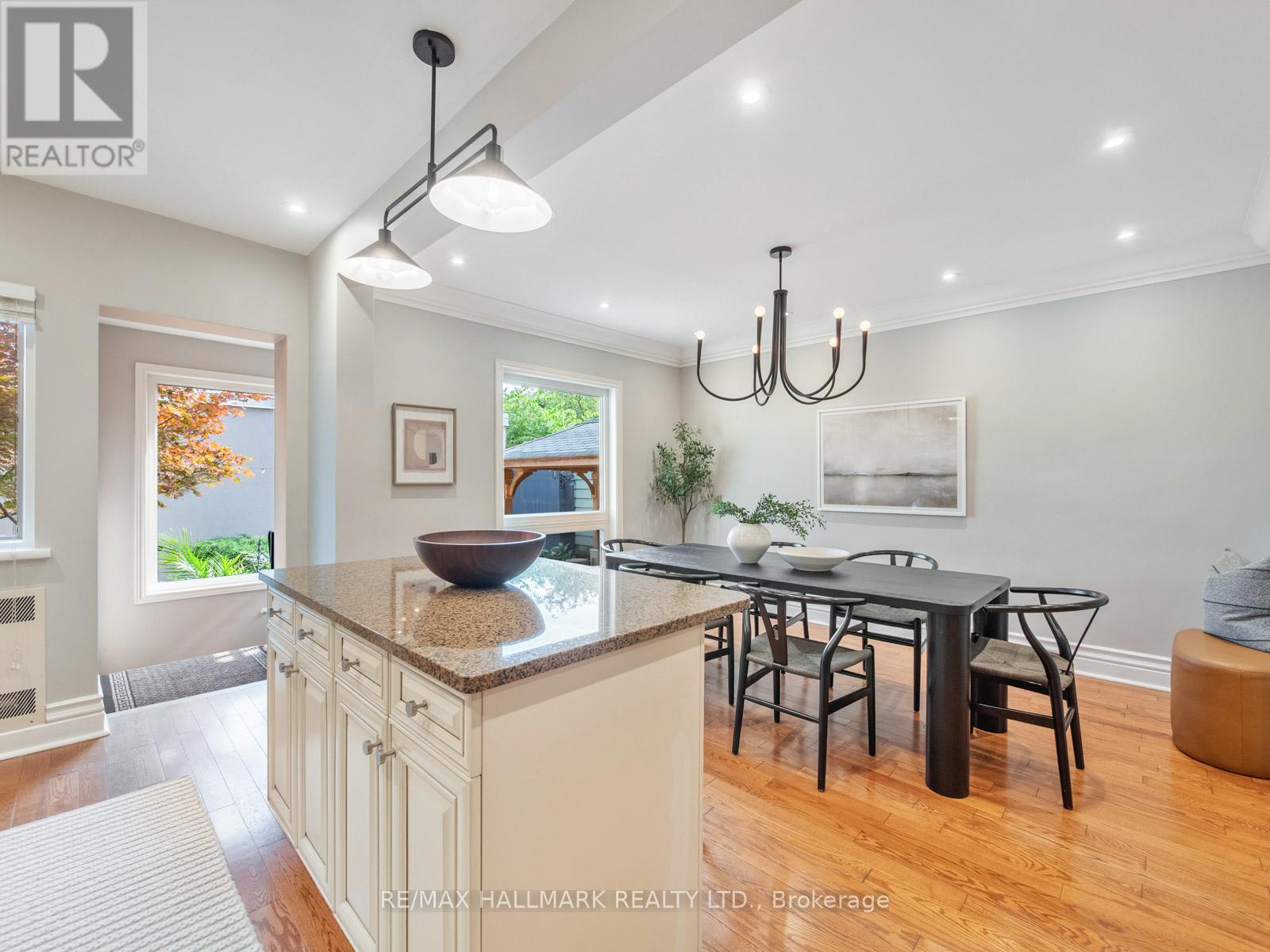 839 Carlaw Avenue, Toronto, Ontario  M4K 3L1 - Photo 9 - E12435237