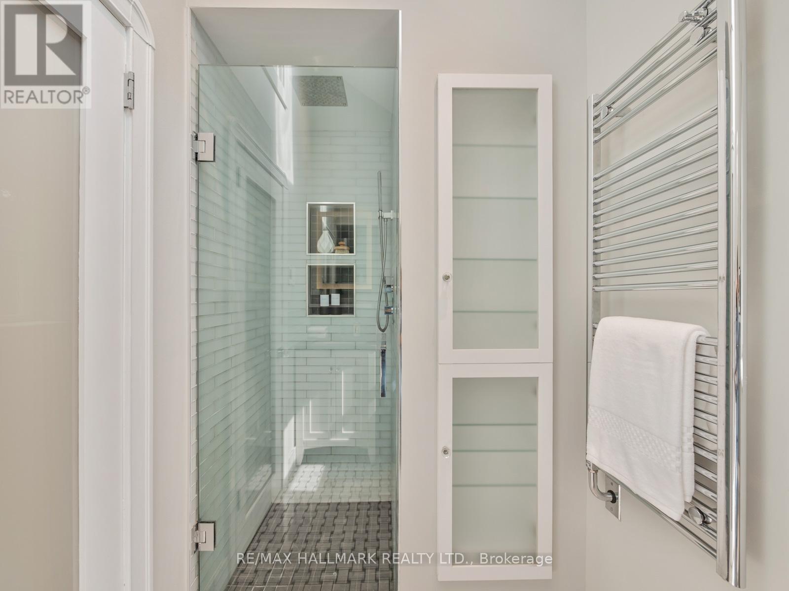 839 Carlaw Avenue, Toronto, Ontario  M4K 3L1 - Photo 22 - E12435237