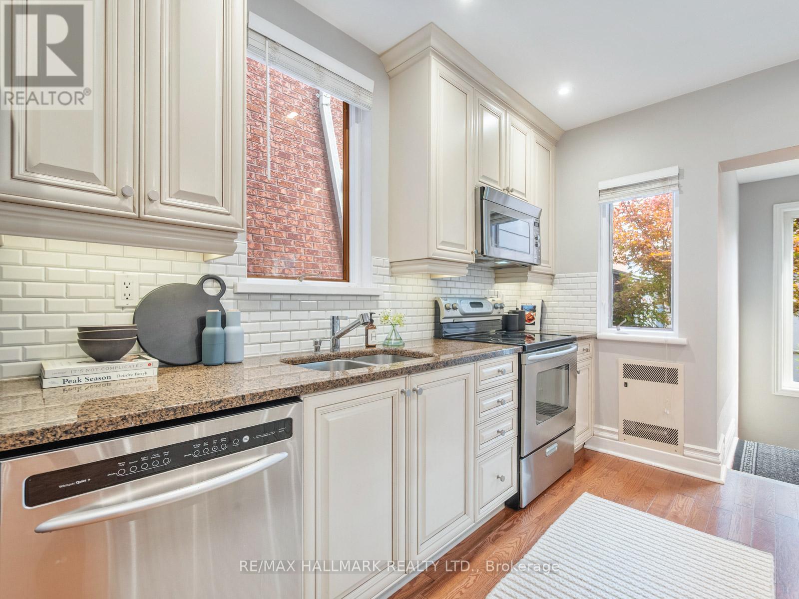 839 Carlaw Avenue, Toronto, Ontario  M4K 3L1 - Photo 8 - E12435237
