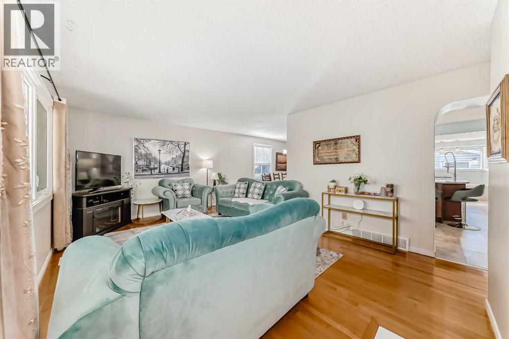 151 Pinemill Road Ne, Calgary, Alberta  T1Y 2C8 - Photo 4 - A2260023