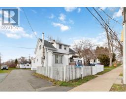 33 Albro Lake Road, Dartmouth, Ca