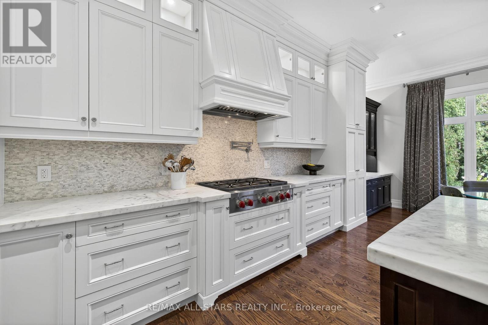 126 Hillview Road, Aurora (Aurora Village), Ontario  L4G 2M5 - Photo 16 - N12442132